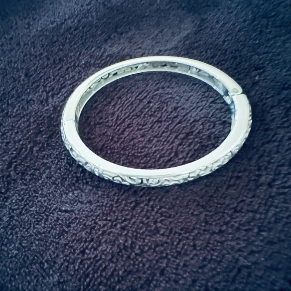 Brighton ❤️ Silver Open Scroll Hinged Bracelet With Bag - Picture 5 of 5